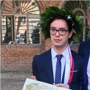 Laurea in lettere e studi in storia dell''arte